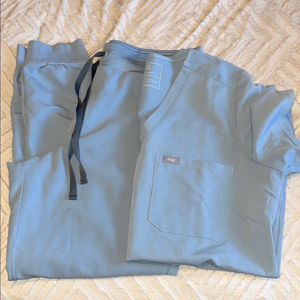 FIGS Dusty Blue L Scrub Set
